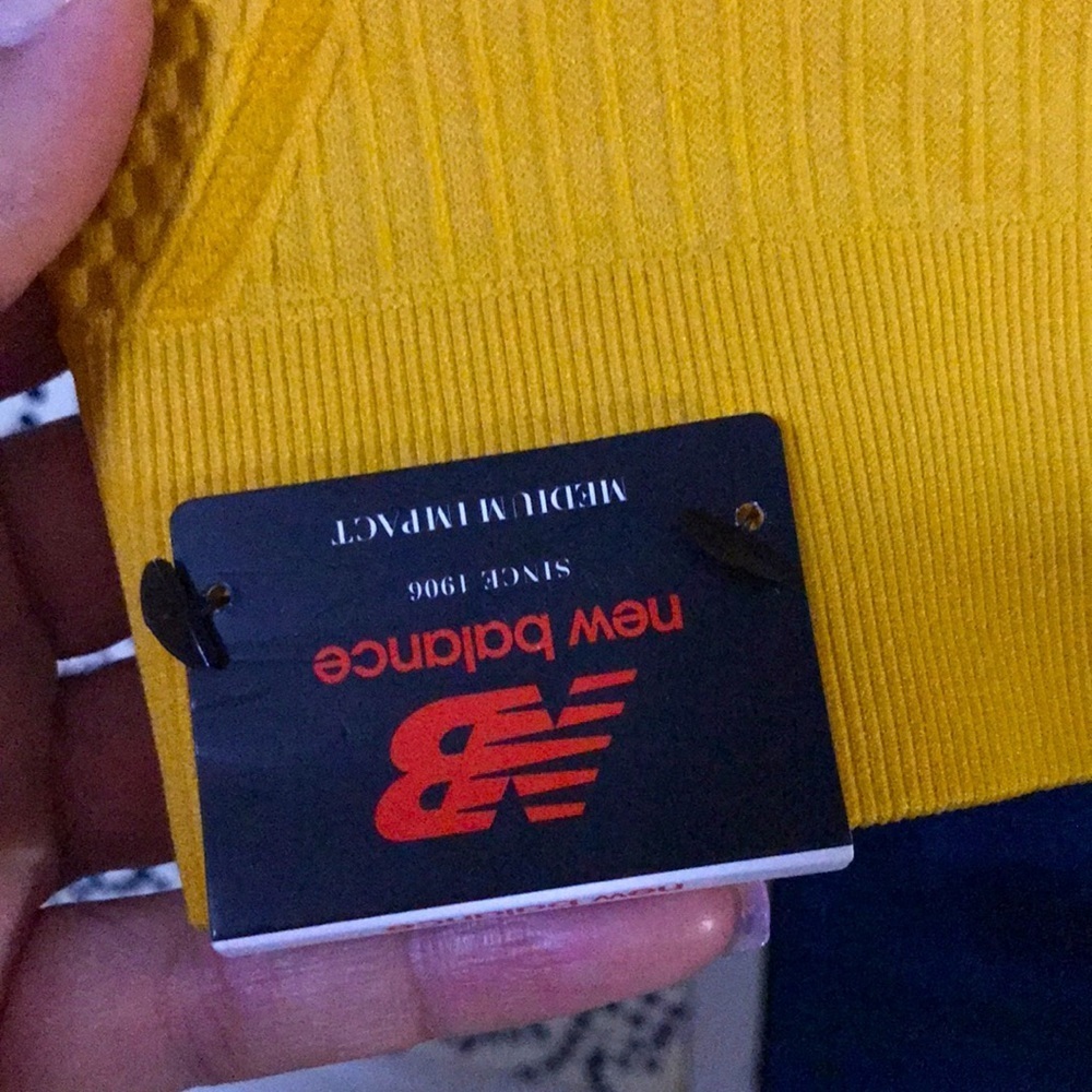 NEW BALANCE YELLOW SPORTS BRA LARGE - Picture 4 of 7